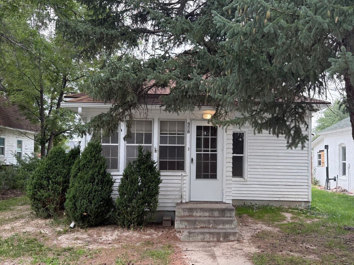 Foto principal - Two Bedroom, one bathroom house, Located i...
