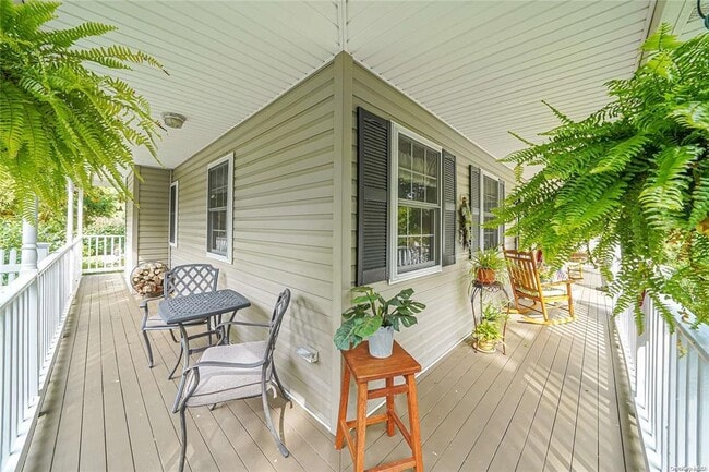 Building Photo - 64 Beachfern Rd