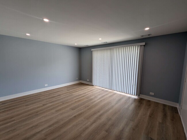 Foto del edificio - 8143 Marion Dr