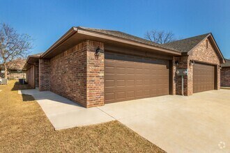 Building Photo - 320 Chalk Hill Ct