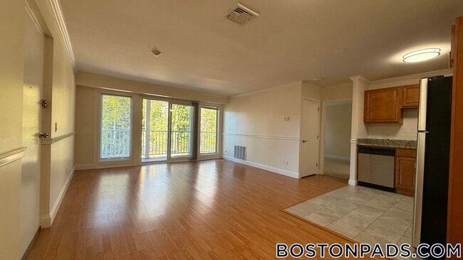 Building Photo - 12 Westgate Dr