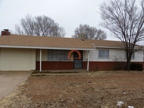 Building Photo - 700 W Manana Blvd
