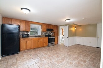 Building Photo - 61 S Country Club Dr