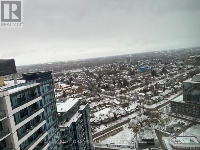 Building Photo - 25 Wellington St S