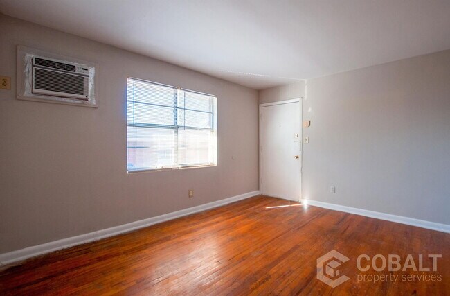 Foto del edificio - 896 Greenwood Ave NE