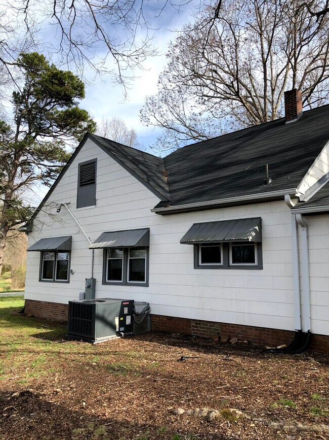 Foto del edificio - 3677 Old 421 Rd