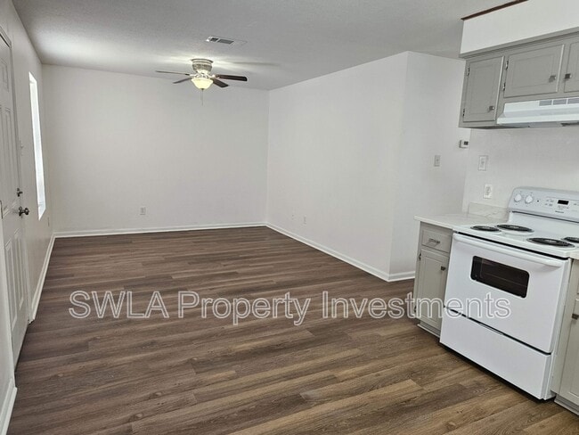 Building Photo - 1748 S Tallowood Dr