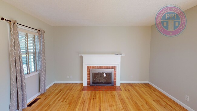 Building Photo - Great Locaton, Small Pet Negotiable w/ Pet...