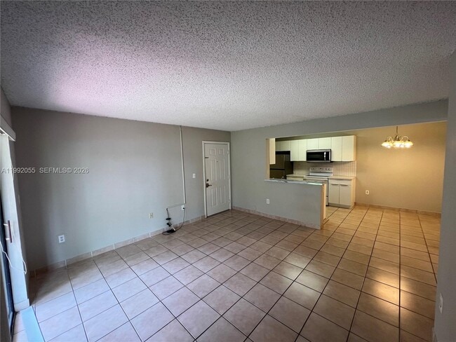 Building Photo - 251 Palm Cir W