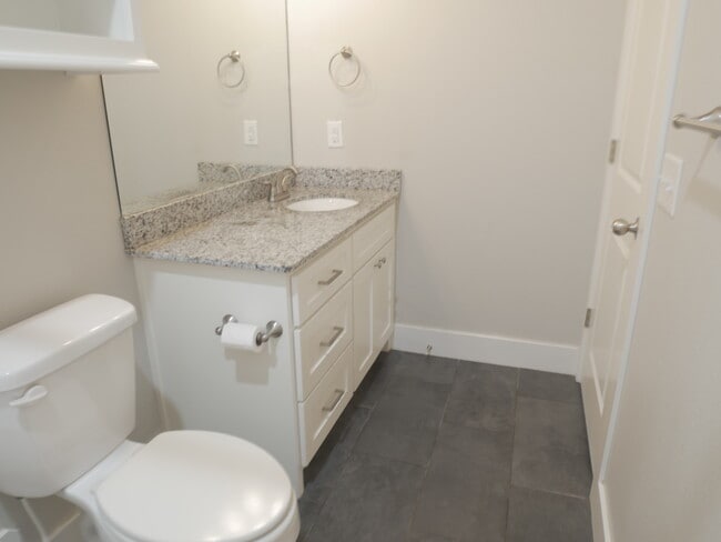 Building Photo - 17 Eastleigh Cir
