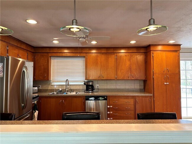 Building Photo - 6 Cantone Dr