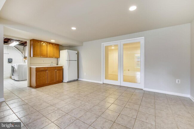 Foto del edificio - 5813 Midhill St