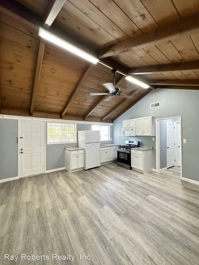 Building Photo - 4 br, 3 bath House - 526 Hanford Ave