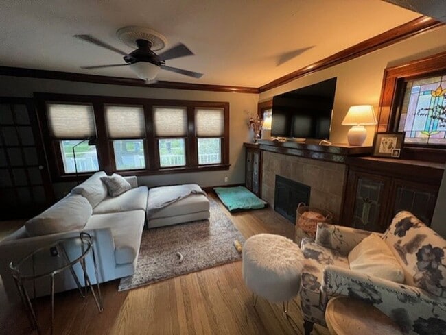 Building Photo - For Rent – Charming 2 Bed, 2 Bath Single-F...
