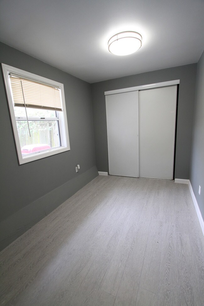 Foto del edificio - 886 44th Ave