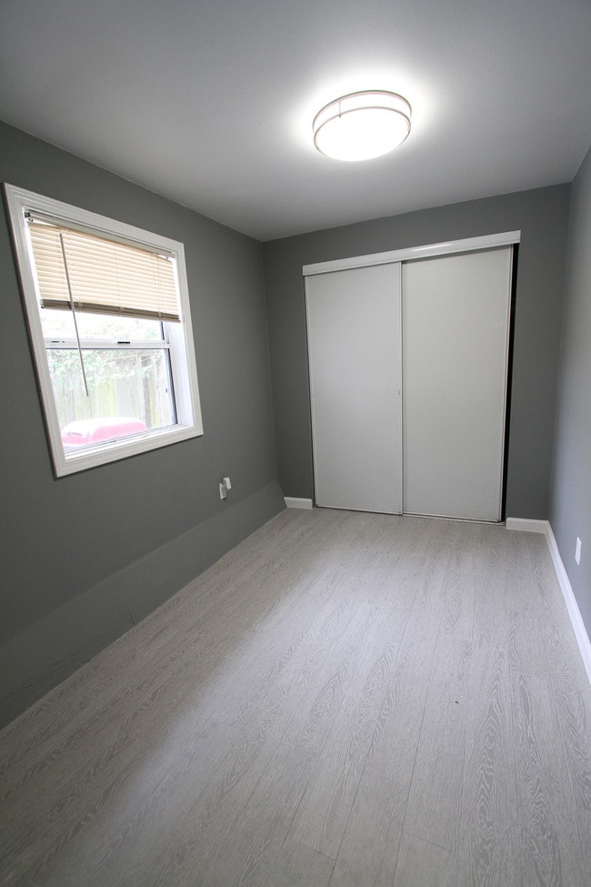 Building Photo - 886 44th Ave