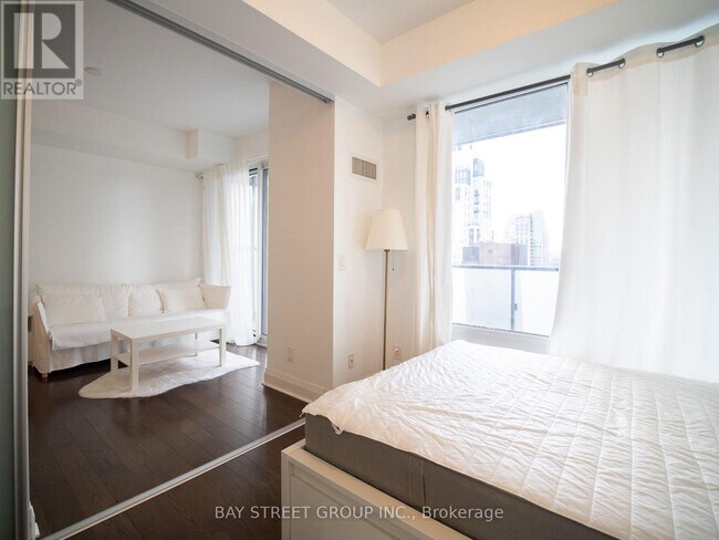 Photo du bâtiment - 1080 Bay St.