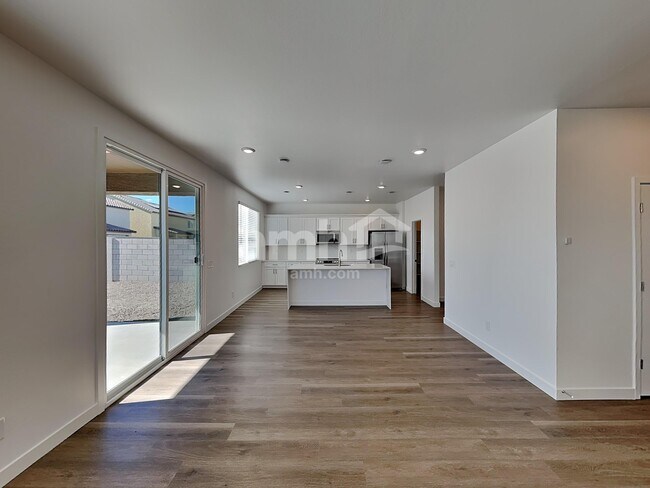 Building Photo - 20177 W Thomas Rd