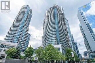 Building Photo - 8 York St