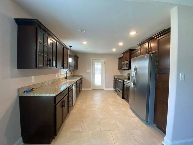 Building Photo - $1650 Adorable 3 Bedroom 2 Bath Ranch Home...