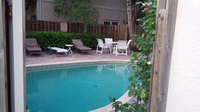 Foto del edificio - 857 SW 11th Ct