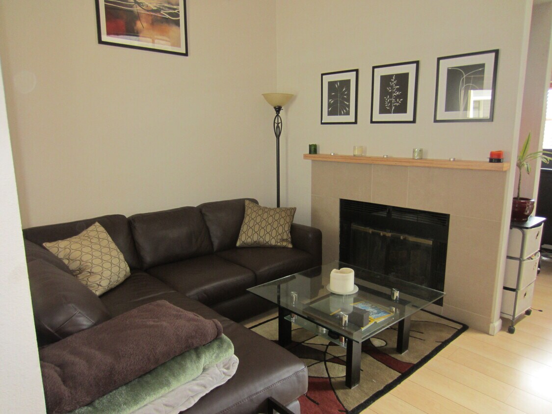Primary Photo - 2301 Pearl St