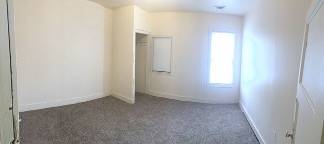 Foto del edificio - 2037 N. 24th Place - 4 Bedroom House