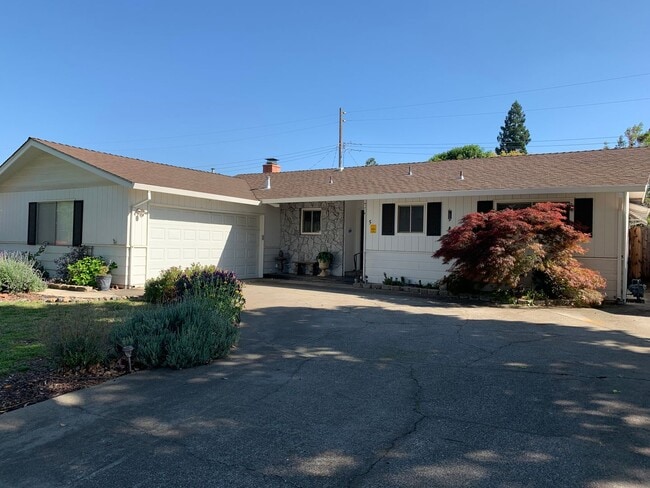 Building Photo - Cute home in Northeast Chico!