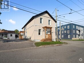 Building Photo - 132-132 Waterloo St