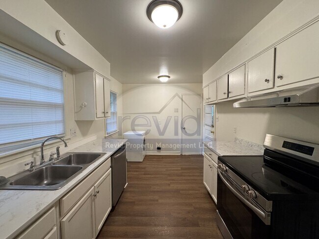 Building Photo - 4770 Verne Rd