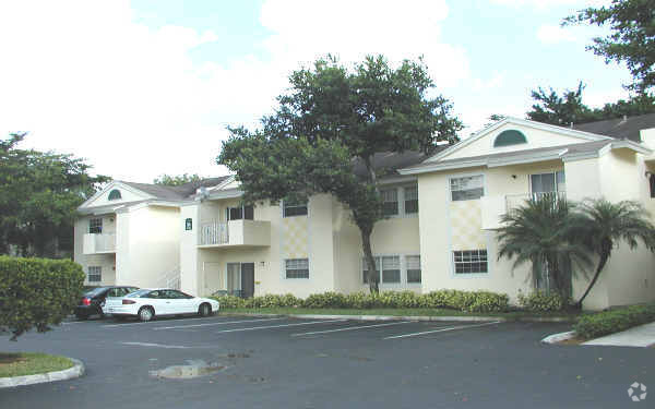 Building Photo - Reflections At Pembroke Pines