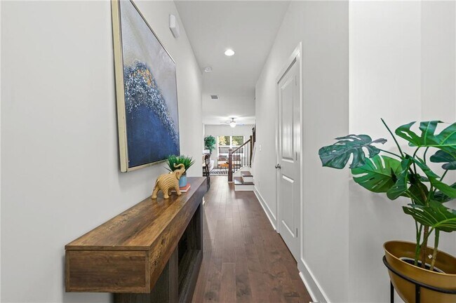 Foto del edificio - 6316 Scudders Dr