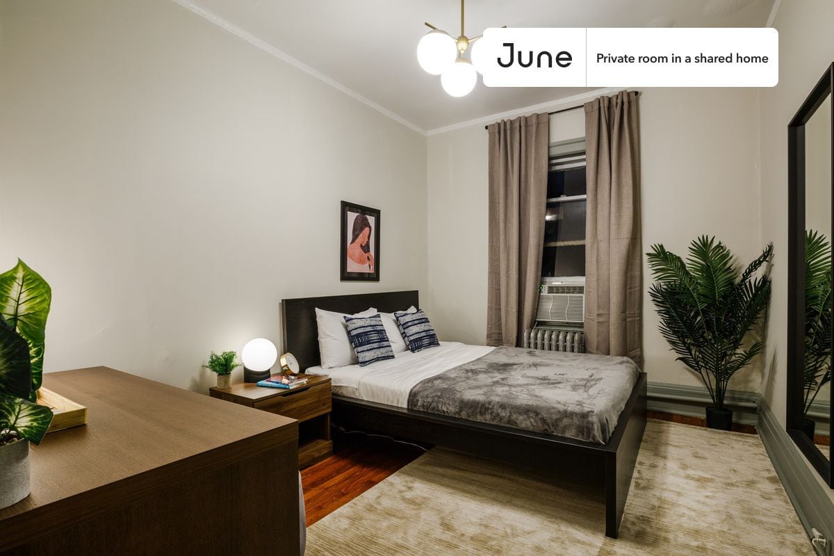 Primary Photo - Private bedroom in 4 bed/1 bath Home