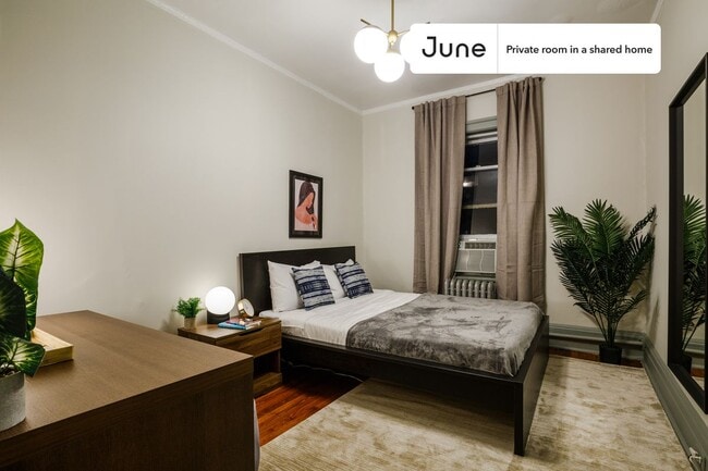 Building Photo - Private bedroom in 4 bed/1 bath Home