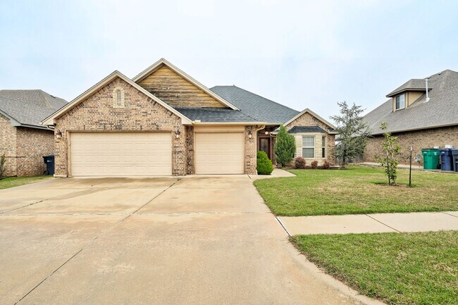 Foto del edificio - Beautiful & Large 4 Bed 2 Bath Home in Edmond!
