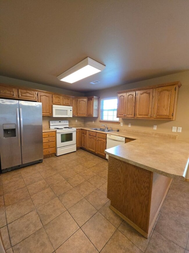 Building Photo - 619 Resimont Dr