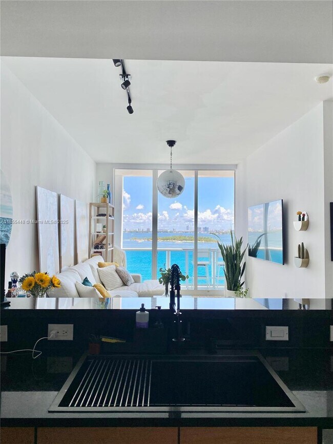 Foto del edificio - 725 NE 22nd St