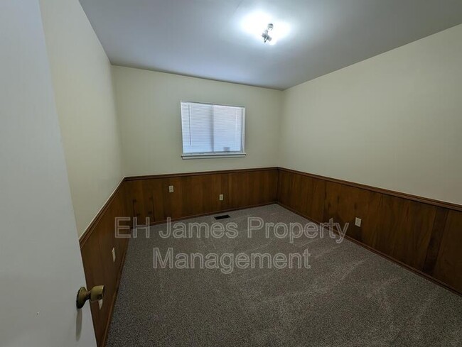 Foto del edificio - 1347 E 56th St