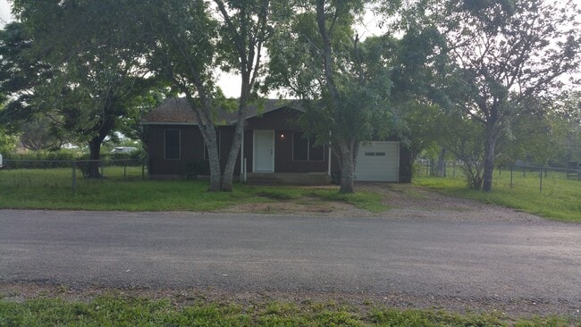 Building Photo - 20 Josephine Ln