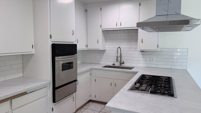 Foto del edificio - 716 Glenway Dr