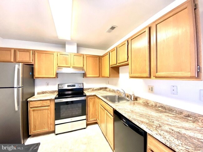 Foto del edificio - 3230 Westdale Ct