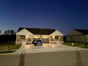 Building Photo - 418 Nandino Cir