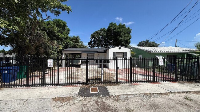 Foto del edificio - 8125 NW 6th Ct