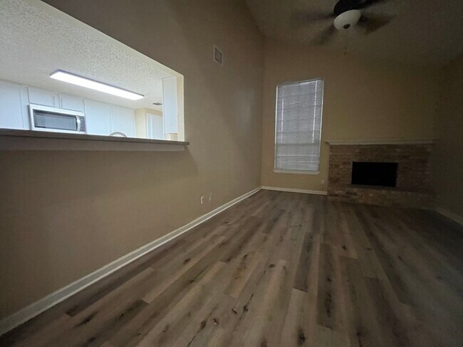 Building Photo - Remodeled townhome! 2 story with loft & 2 car garage with yard! Beautifully Remodeled Townhome – ...