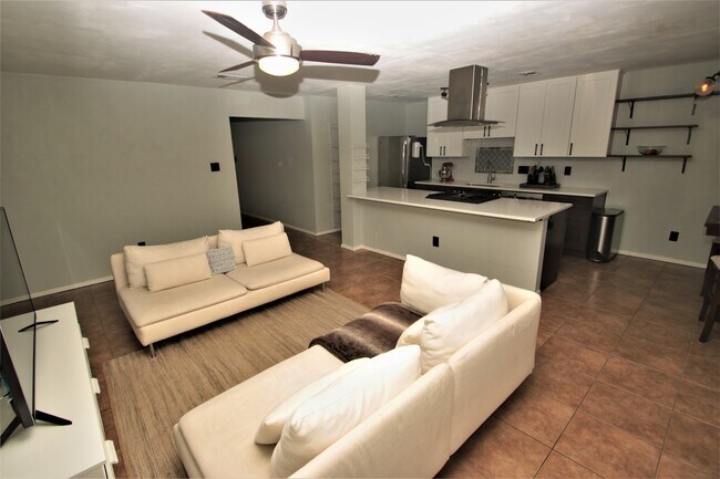 Living Room/Kitchen - 10623 Golden Quail Dr
