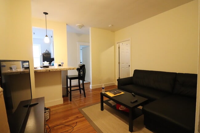 Building Photo - 2003 Commonwealth Ave