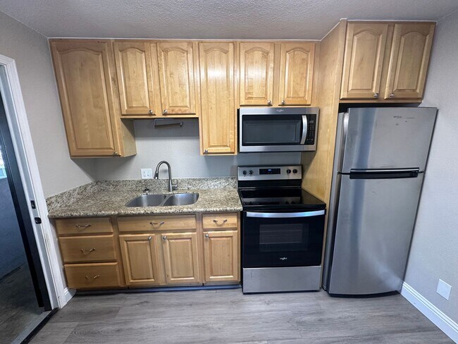 Building Photo - 1 bedroom 1 bath cozy and private unit in ...