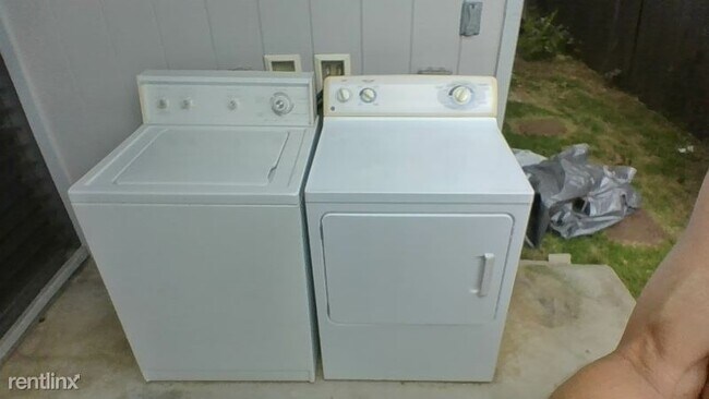 Building Photo - Studio, 1 bath Apartment - 452 iliwahi loop