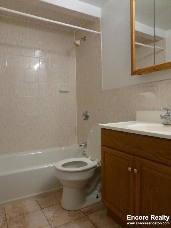 Building Photo - 145 Endicott St