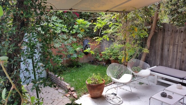 Private Garden - 1436 N Laurel Ave